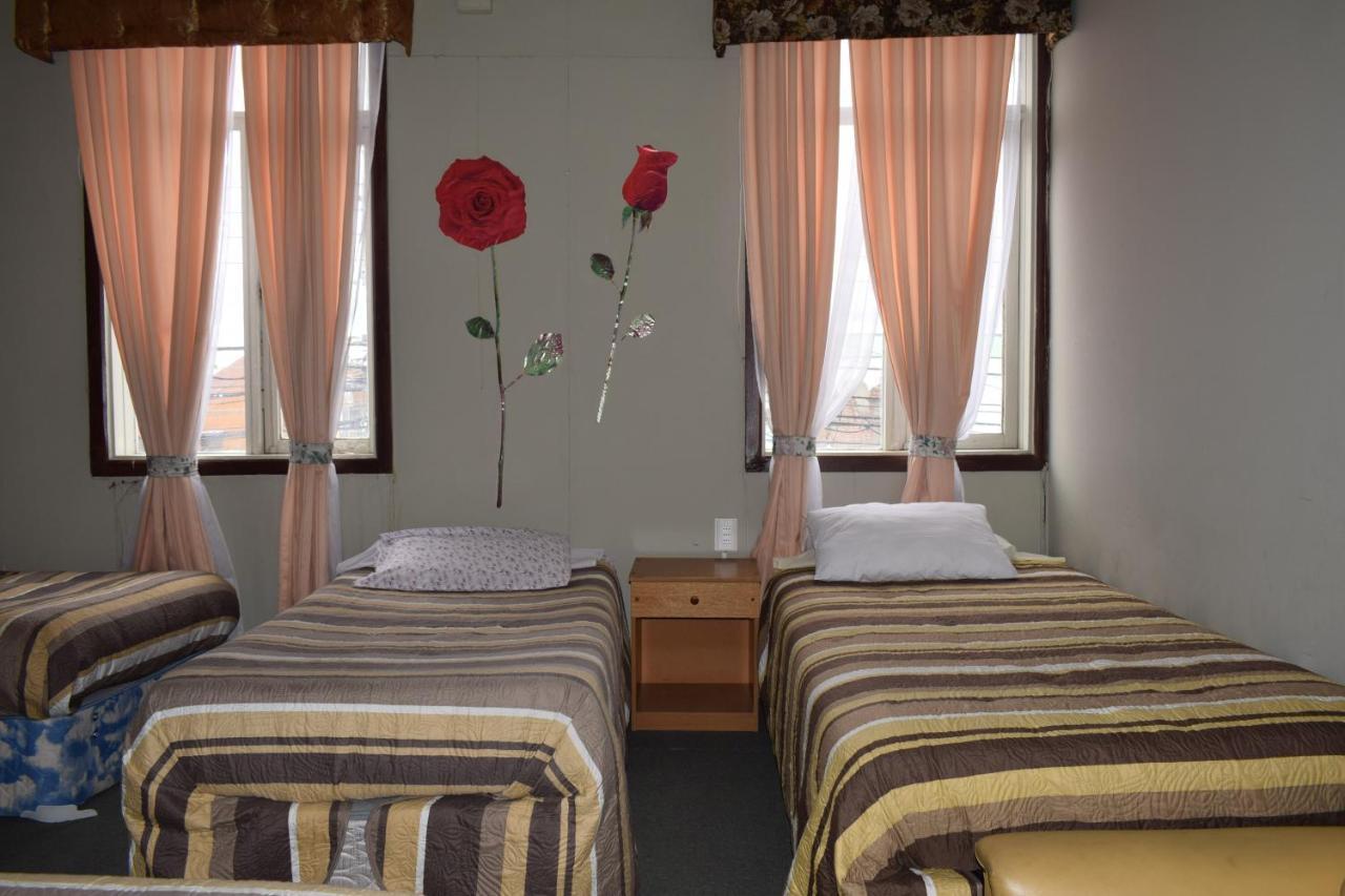 Hostal Torres Del Paine ปุนตาอาเรนาส ภายนอก รูปภาพ