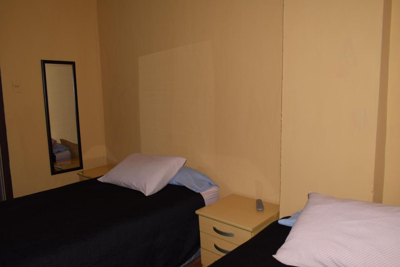 Hostal Torres Del Paine ปุนตาอาเรนาส ภายนอก รูปภาพ